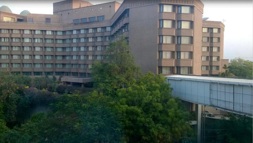 Courtyard By Marriott Hyderabad Hotel Bagian luar foto The hospital