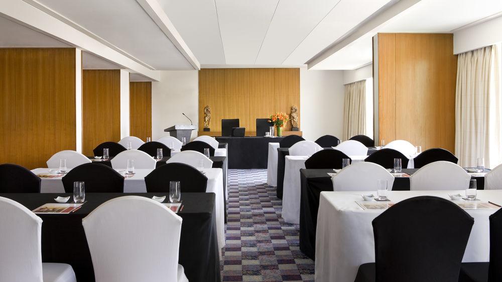 Courtyard By Marriott Hyderabad Hotel Bagian luar foto Meeting room