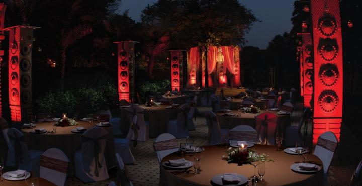 Courtyard By Marriott Hyderabad Hotel Bagian luar foto The Garden of the Gods