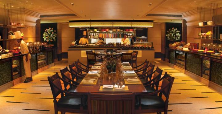 Courtyard By Marriott Hyderabad Hotel Bagian luar foto The restaurant