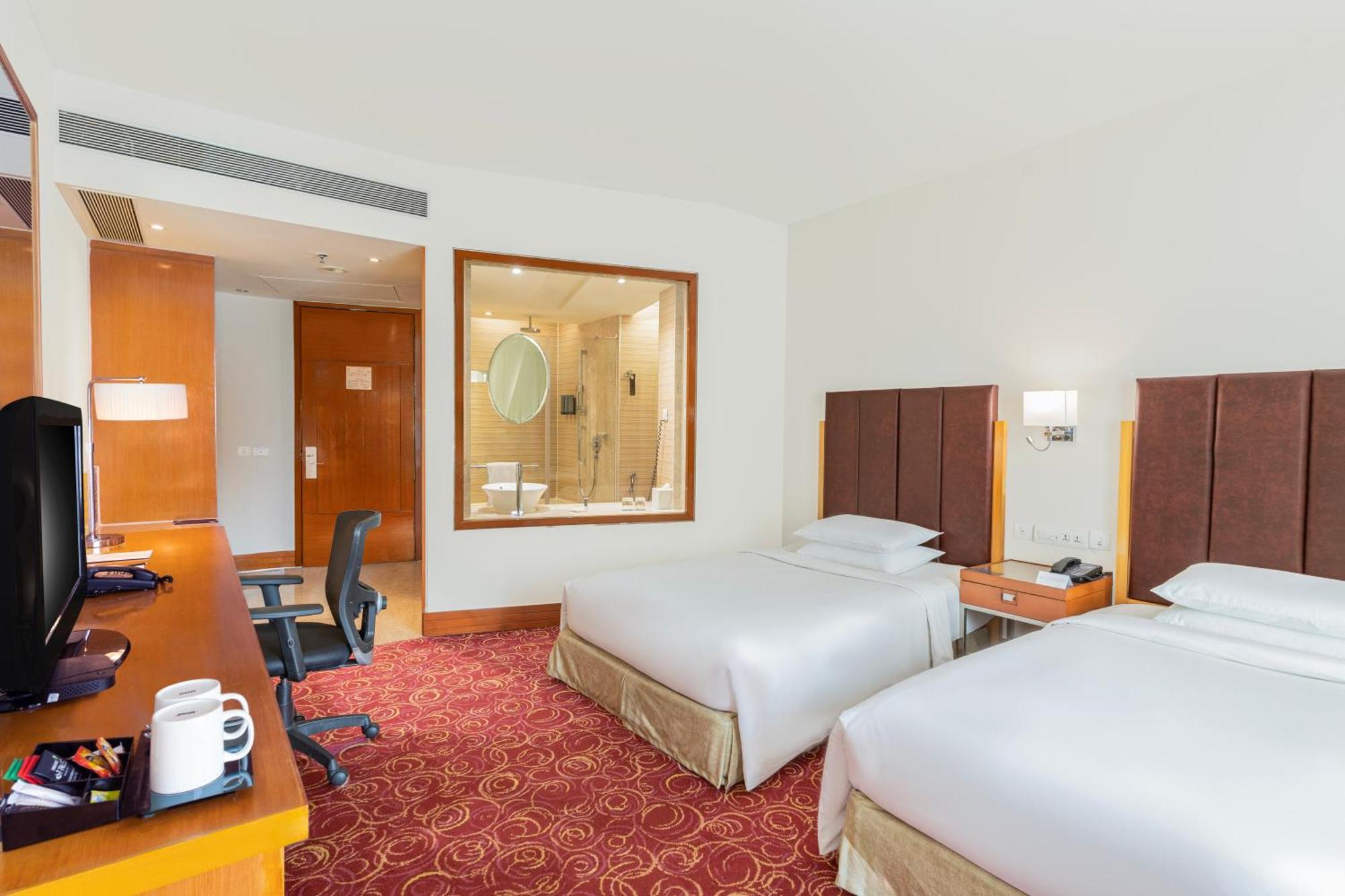 Courtyard By Marriott Hyderabad Hotel Bagian luar foto Deluxe Room