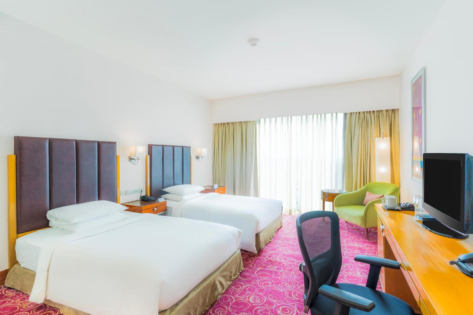 Courtyard By Marriott Hyderabad Hotel Bagian luar foto Deluxe Room