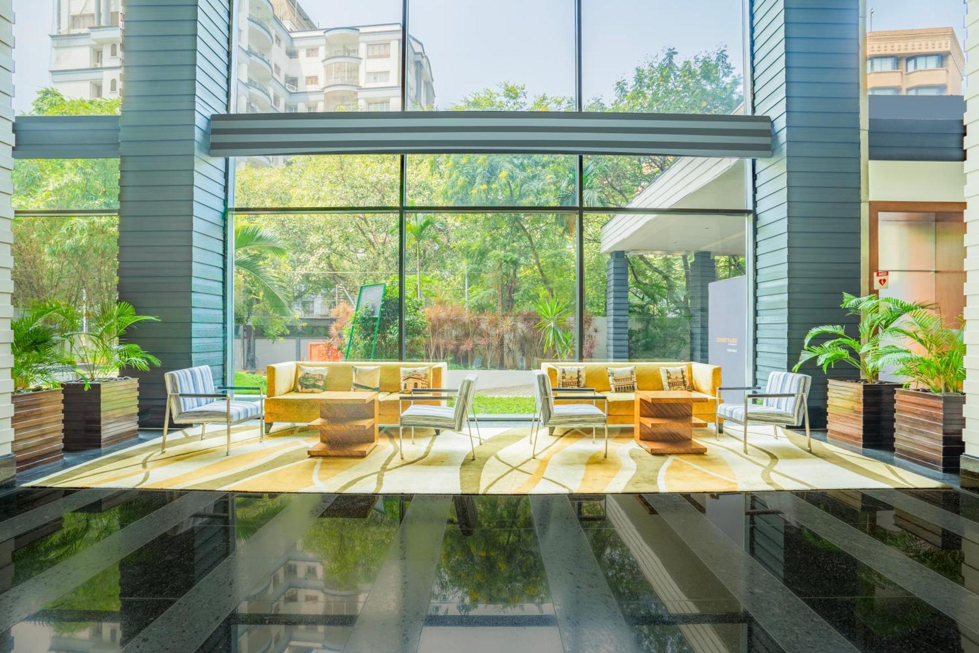Courtyard By Marriott Hyderabad Hotel Bagian luar foto The lobby of the hotel