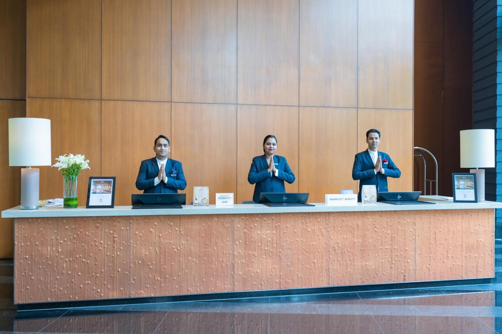 Courtyard By Marriott Hyderabad Hotel Bagian luar foto