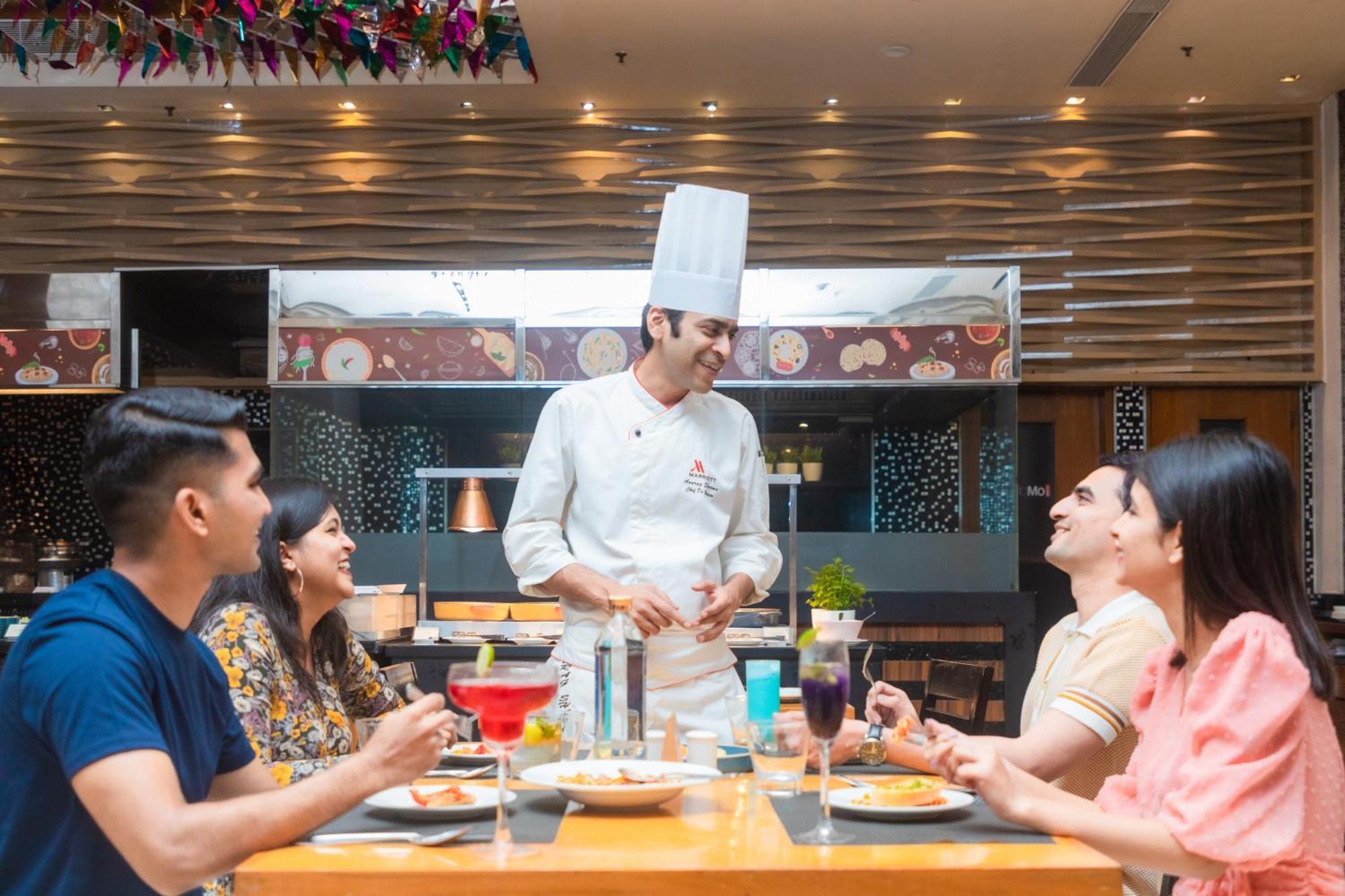 Courtyard By Marriott Hyderabad Hotel Bagian luar foto A chef at work