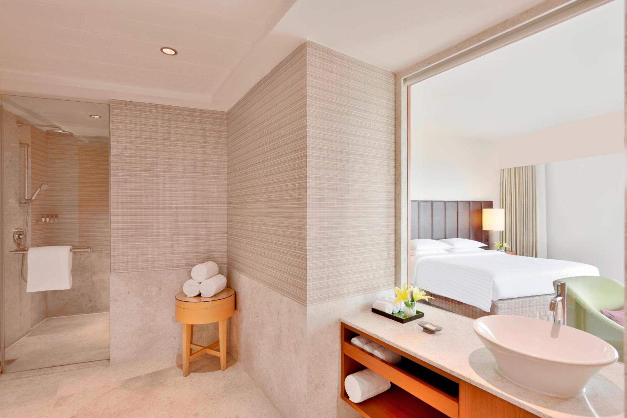 Courtyard By Marriott Hyderabad Hotel Bagian luar foto Bathroom