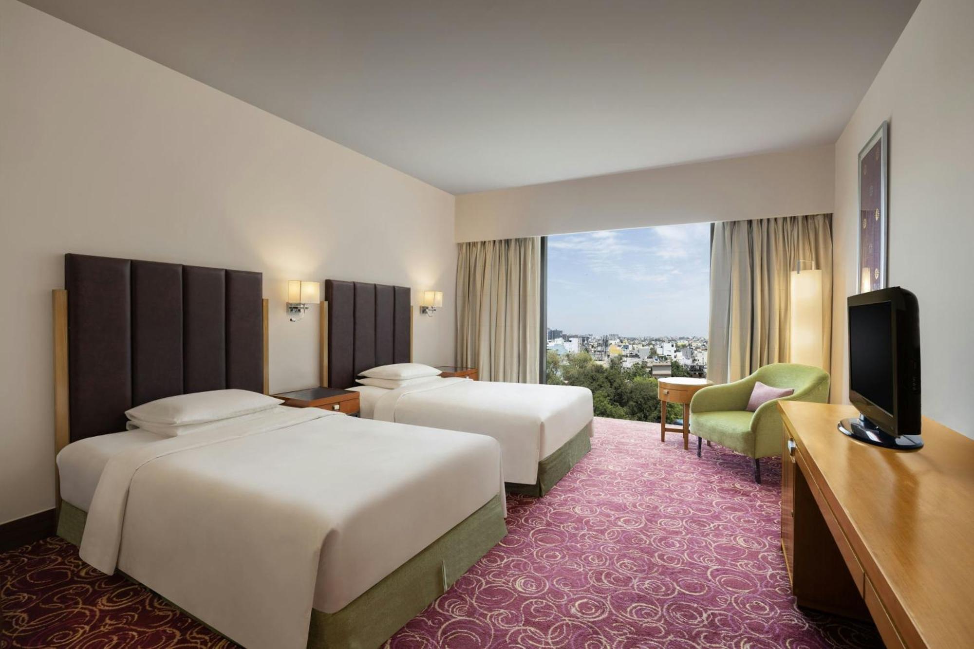 Courtyard By Marriott Hyderabad Hotel Bagian luar foto Deluxe Room