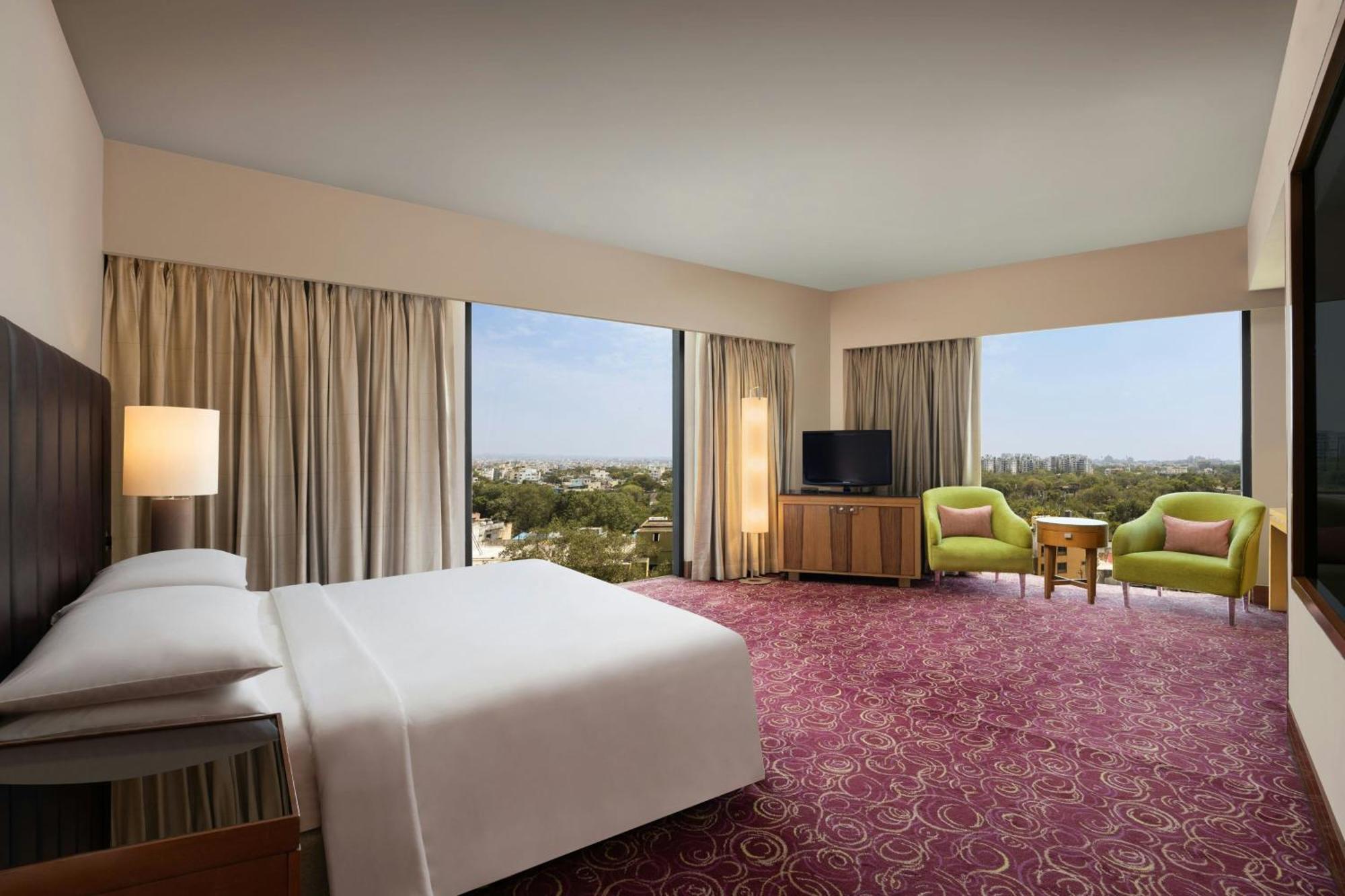 Courtyard By Marriott Hyderabad Hotel Bagian luar foto