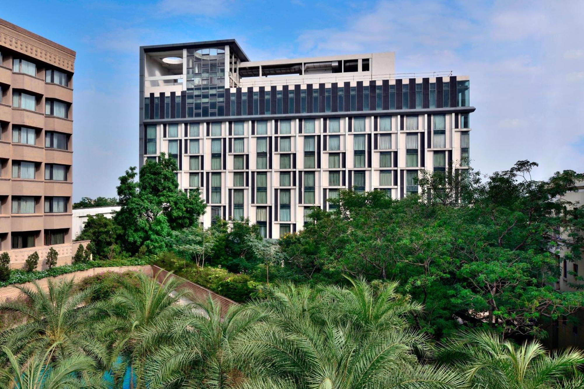 Courtyard By Marriott Hyderabad Hotel Bagian luar foto The new building of the School of Law
