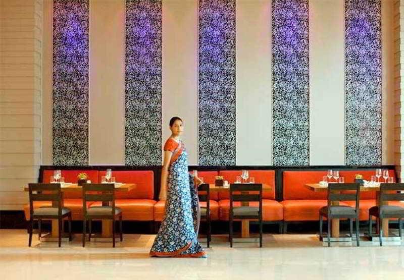 Courtyard By Marriott Hyderabad Hotel Bagian luar foto A restaurant in India