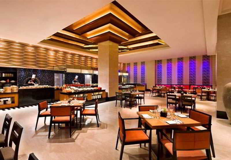 Courtyard By Marriott Hyderabad Hotel Bagian luar foto The restaurant