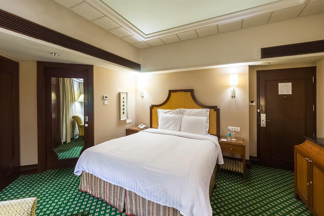 Courtyard By Marriott Hyderabad Hotel Bagian luar foto A room at the hotel